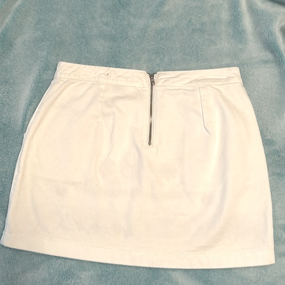 Forever 21 white denim floral embroidered skirt with pockets size M - Picture 2 of 4
